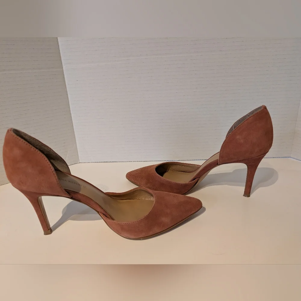 Banana Republic Womens Cafe Au Lait Brown Suede Heels Sz.6 - Picture 10 of 14